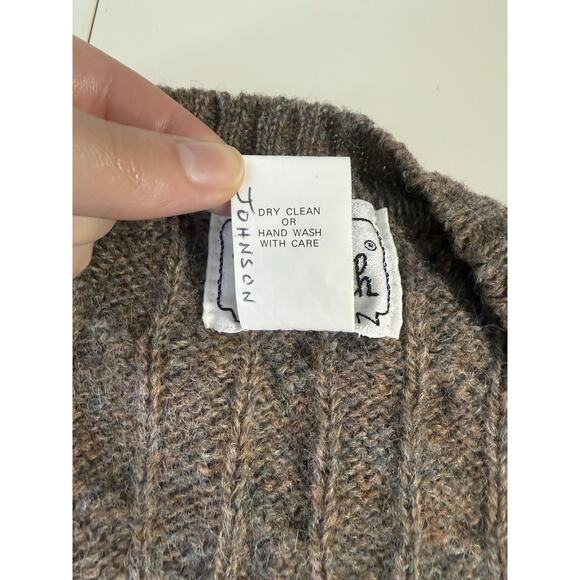 The Woolrich Woman Vintage 1980s Cross Button 100% Wool Sweater Vest Grandmacore - Picture 8 of 10